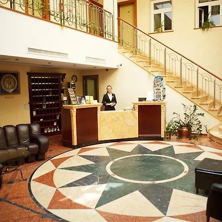 Ξενοδοχείο Artis Centrum 4*