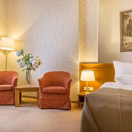 艺术中心酒店 4*