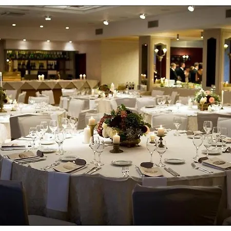 艺术中心酒店 酒店 4*