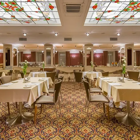 Artis Centrum Szálloda 4*