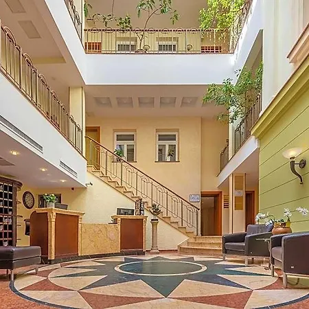 Hotel Artis Centrum 4*