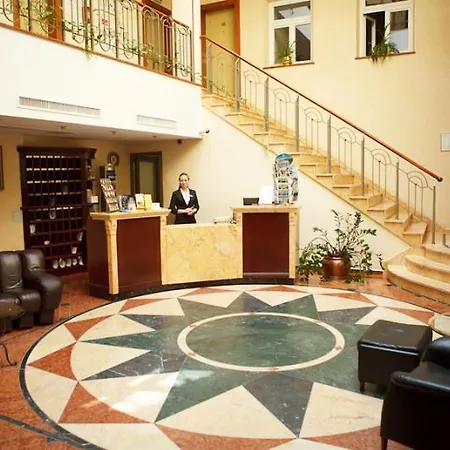 Artis Centrum Готель