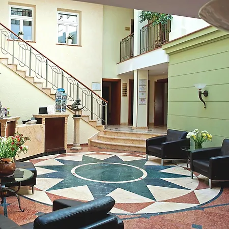 Artis Centrum 4*