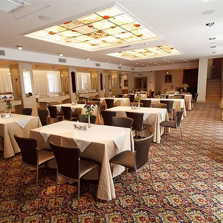 Artis Centrum 4*
