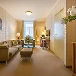 Hotel Artis Centrum 4*