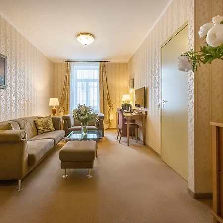 Hotel Artis Centrum 4*