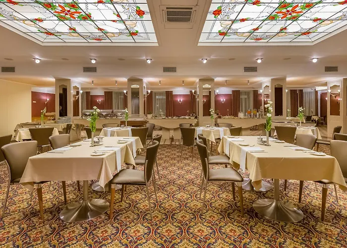 Artis Centrum Готель 4*