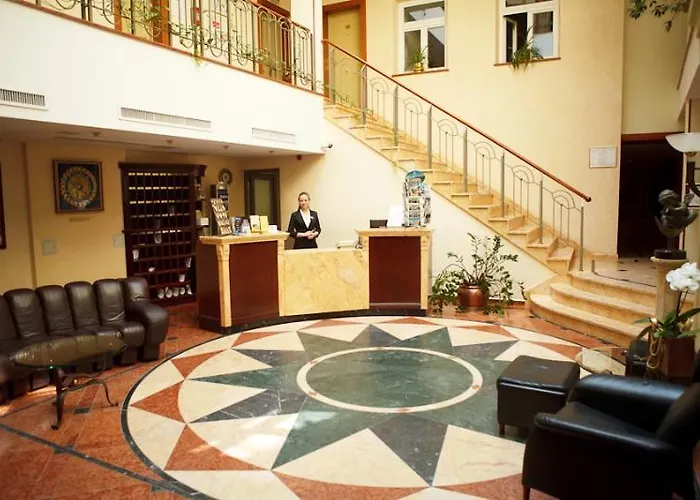 Artis Centrum Готель